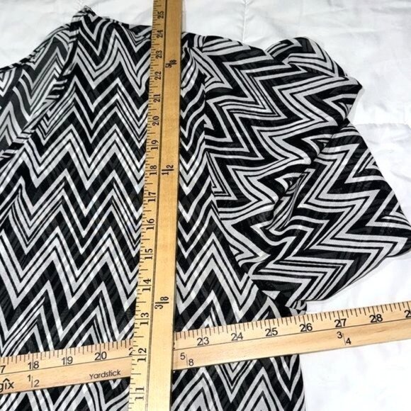 Chevron Print Womens Blouse By Etched 3X Black & White Loose Fit V-Neck 3/4 Slee - Picture 6 of 6
